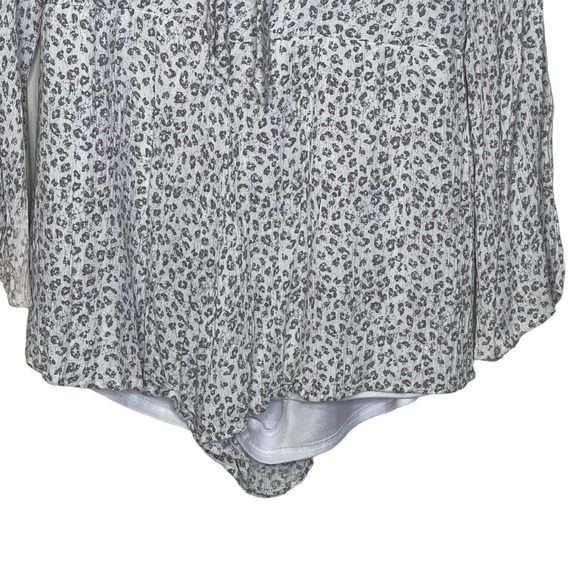 Altar'd State Tunic Top Size Medium Gray Cream Pattern Front Tie Lined Womens - Picture 4 of 9
